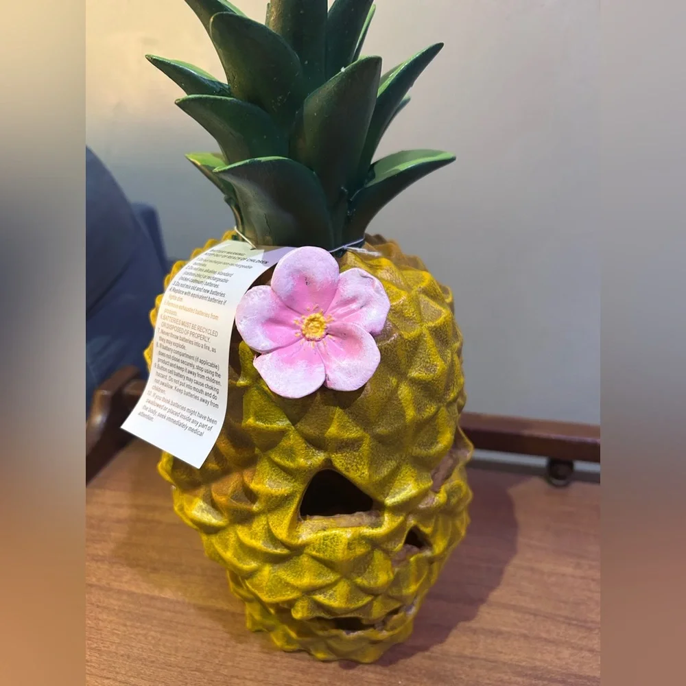 SPOOKY SUMMER 12in LED Resin Pineapple Skull With Floral Accent NWTS